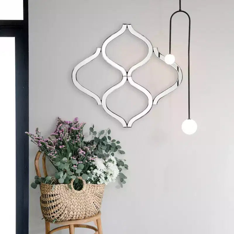 Miroir mural décoratif biseauté avec treillis, cadre en bois argenté