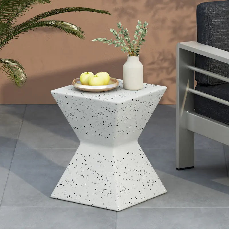 Table d'appoint carrée d'extérieur moderne en Mgo Rowan par Christopher Knight Home - 14,75L x 14,75l x 18,25H
