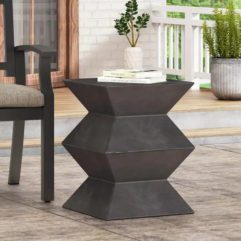 Table d'appoint extérieure légère en béton