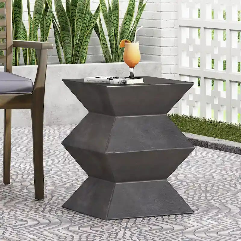 Table d'appoint extérieure légère en béton