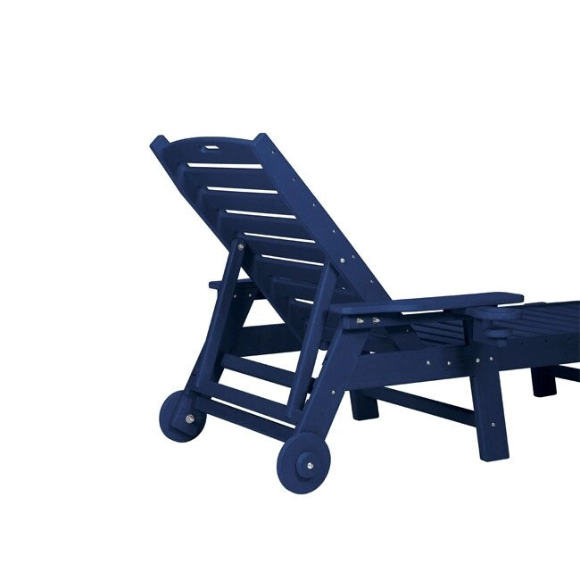 Ensemble de patio 3 pièces : 2 chaises longues surdimensionnées (5 positions, roues, porte-gobelet) + table d'appoint, aspect bois résistant aux intempéries.