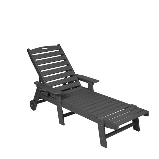Ensemble de patio 3 pièces : 2 chaises longues surdimensionnées (5 positions, roues, porte-gobelet) + table d'appoint, aspect bois résistant aux intempéries.