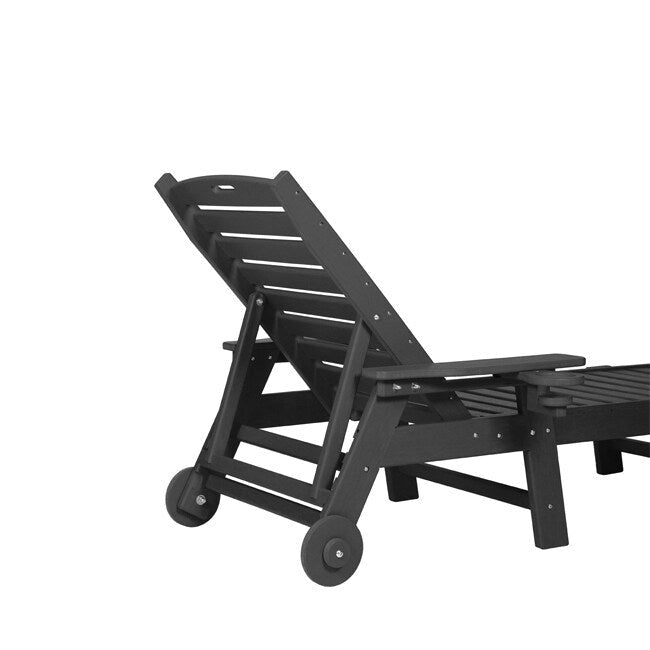 Ensemble de patio 3 pièces : 2 chaises longues surdimensionnées (5 positions, roues, porte-gobelet) + table d'appoint, aspect bois résistant aux intempéries.