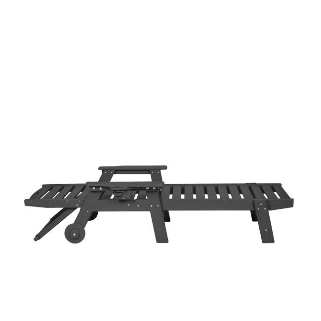 Ensemble de patio 3 pièces : 2 chaises longues surdimensionnées (5 positions, roues, porte-gobelet) + table d'appoint, aspect bois résistant aux intempéries.