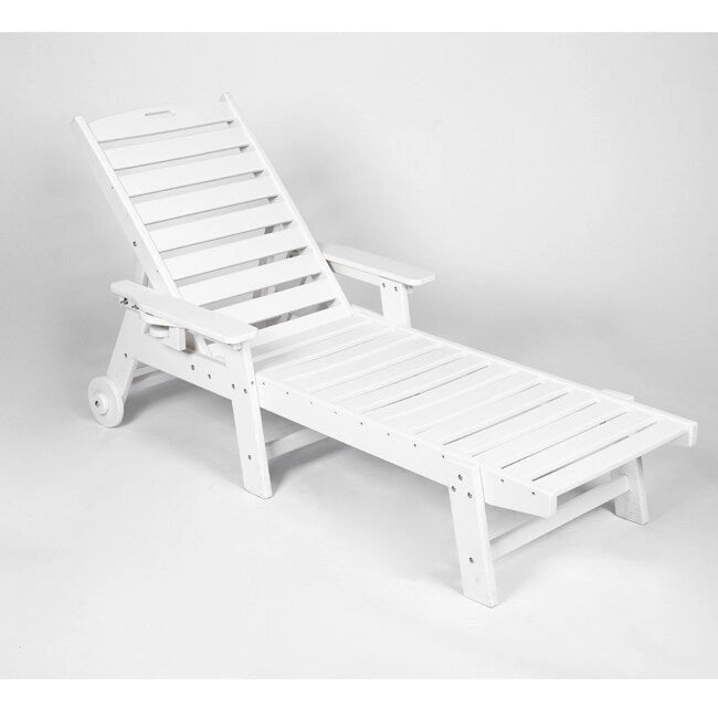 Ensemble de patio 3 pièces : 2 chaises longues surdimensionnées (5 positions, roues, porte-gobelet) + table d'appoint, aspect bois résistant aux intempéries.