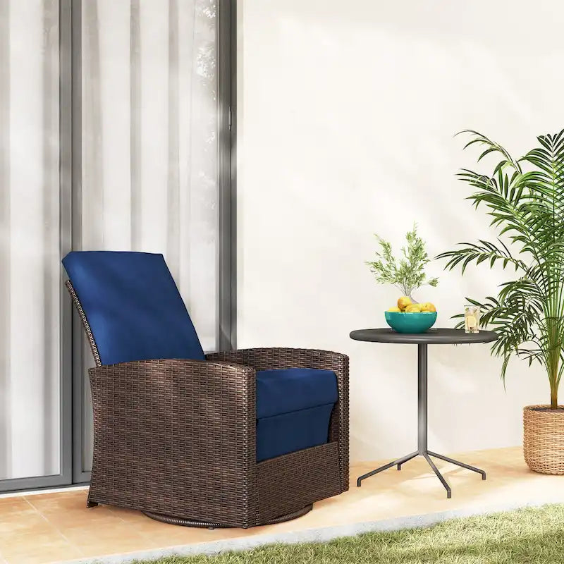 Fauteuil inclinable pivotant en osier Outsunny, dossier inclinable, repose-pieds relevable, rotation à 360°, coussins résistants à l'eau
