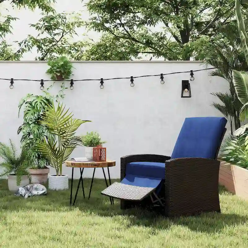 Fauteuil inclinable pivotant en osier Outsunny, dossier inclinable, repose-pieds relevable, rotation à 360°, coussins résistants à l'eau