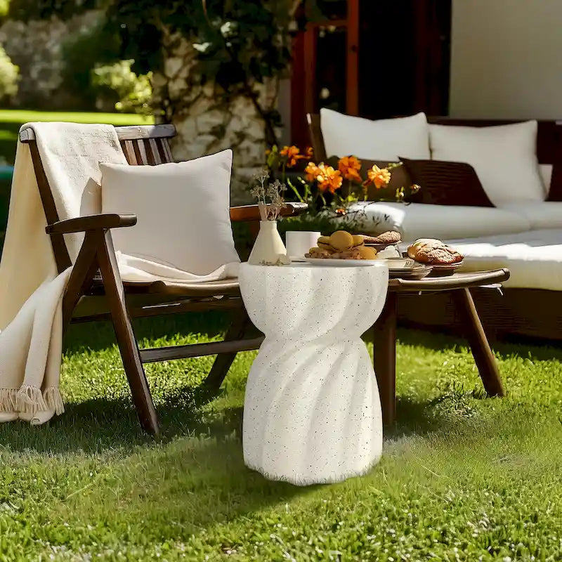 Table d'appoint de terrasse fantaisie en béton léger