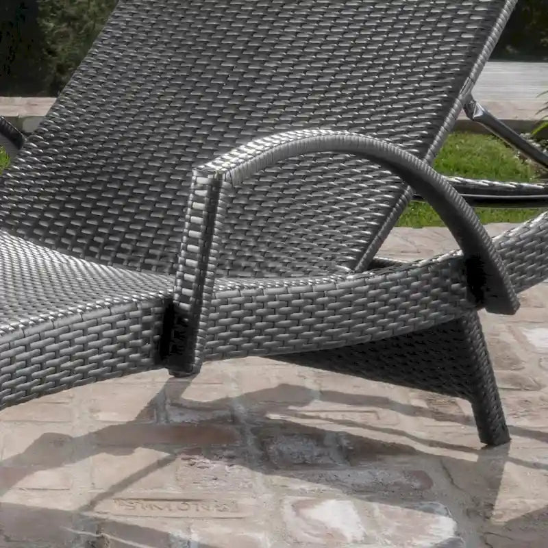Toscana, chaise longue de jardin en osier avec coussins et accoudoirs, par Christopher Knight Home