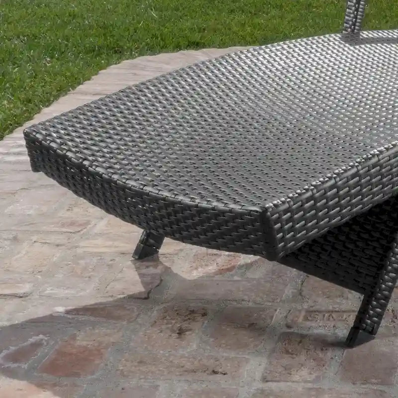 Toscana, chaise longue de jardin en osier avec coussins et accoudoirs, par Christopher Knight Home