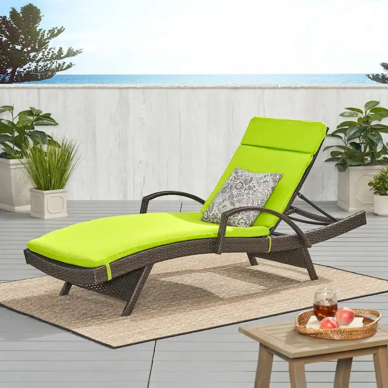 Toscana, chaise longue de jardin en osier avec coussins et accoudoirs, par Christopher Knight Home