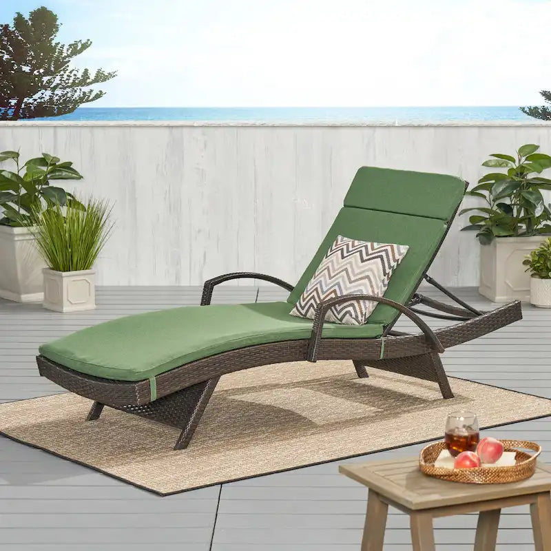 Toscana, chaise longue de jardin en osier avec coussins et accoudoirs, par Christopher Knight Home