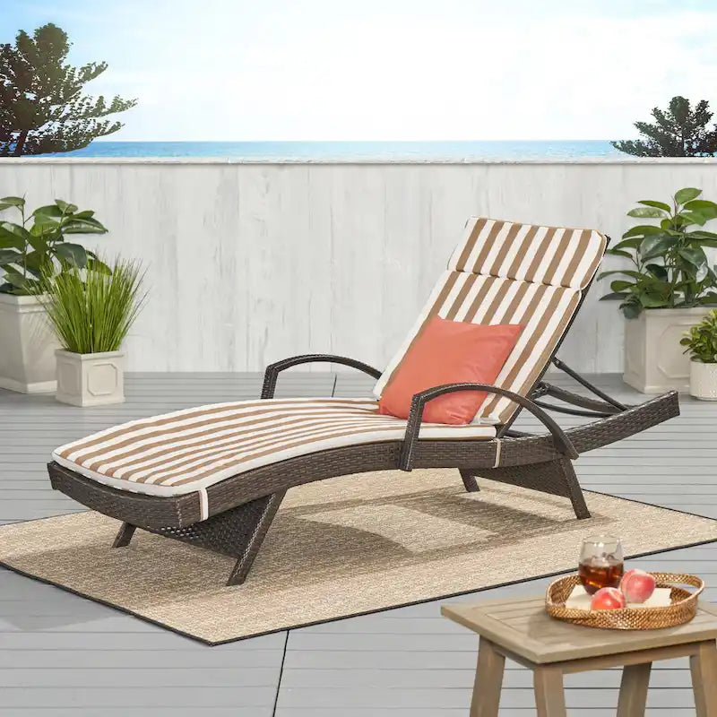 Toscana, chaise longue de jardin en osier avec coussins et accoudoirs, par Christopher Knight Home