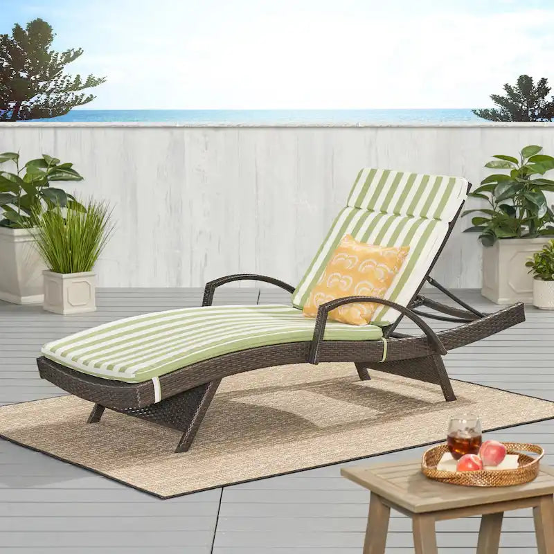 Toscana, chaise longue de jardin en osier avec coussins et accoudoirs, par Christopher Knight Home