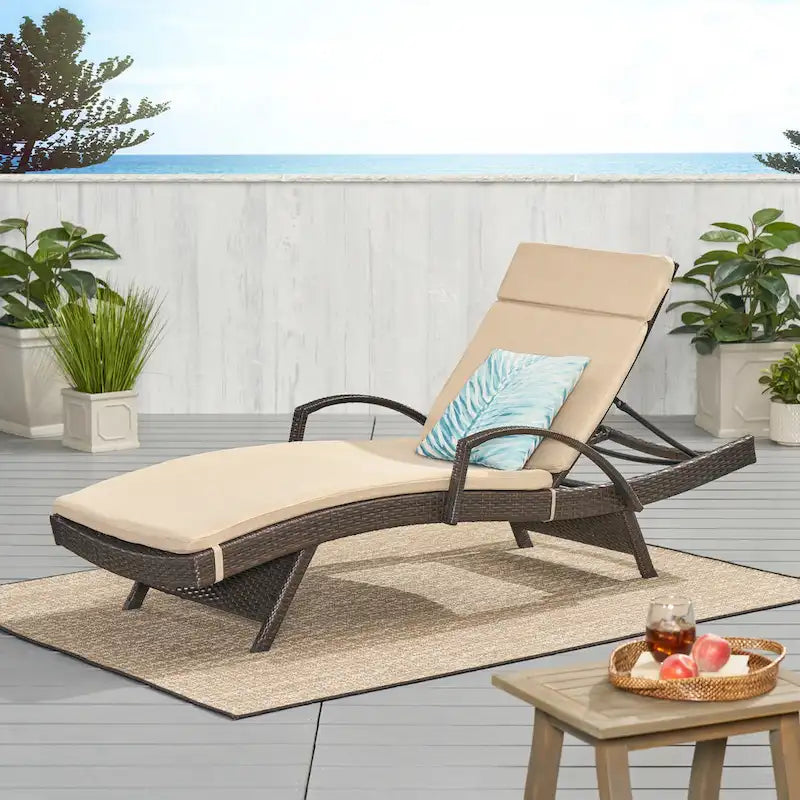 Toscana, chaise longue de jardin en osier avec coussins et accoudoirs, par Christopher Knight Home