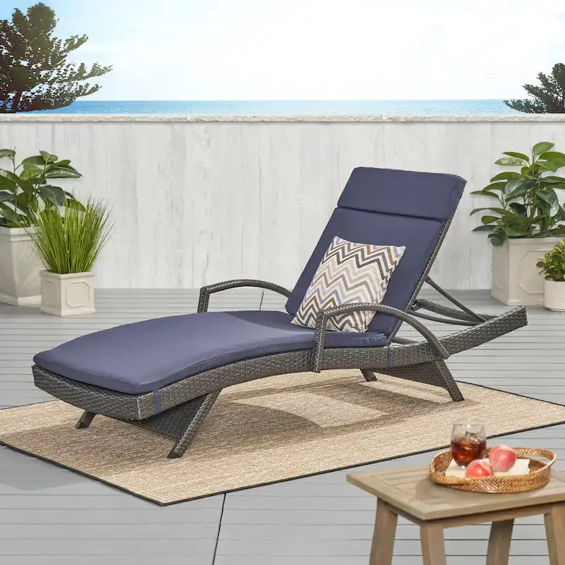 Toscana, chaise longue de jardin en osier avec coussins et accoudoirs, par Christopher Knight Home
