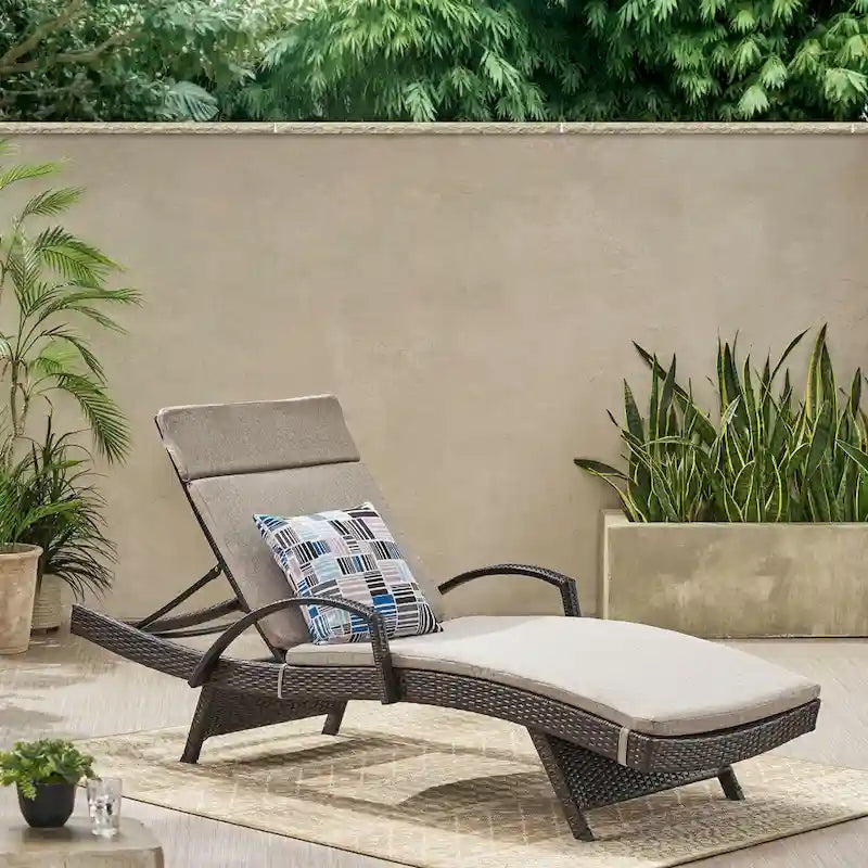 Toscana, chaise longue de jardin en osier avec coussins et accoudoirs, par Christopher Knight Home