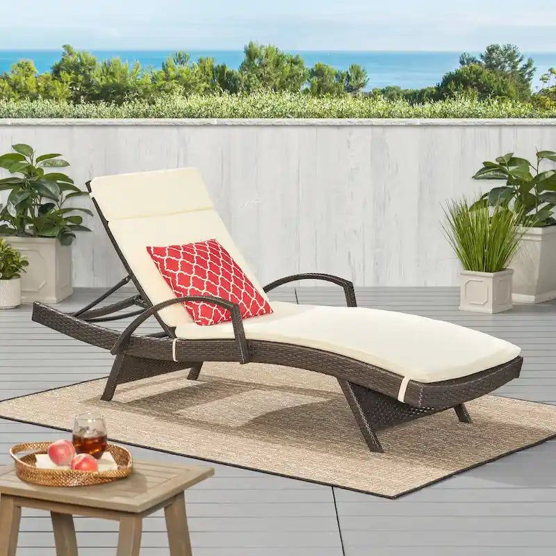 Toscana, chaise longue de jardin en osier avec coussins et accoudoirs, par Christopher Knight Home