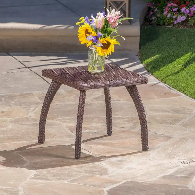 Table d'appoint d'extérieur en osier Honolulu de Christopher Knight Home