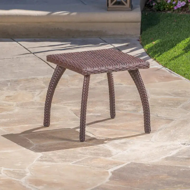 Table d'appoint d'extérieur en osier Honolulu de Christopher Knight Home