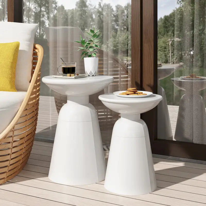 Tables d'appoint extérieures en métal Pelon (lot de 2) par Christopher Knight Home
