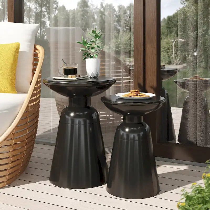 Tables d'appoint extérieures en métal Pelon (lot de 2) par Christopher Knight Home