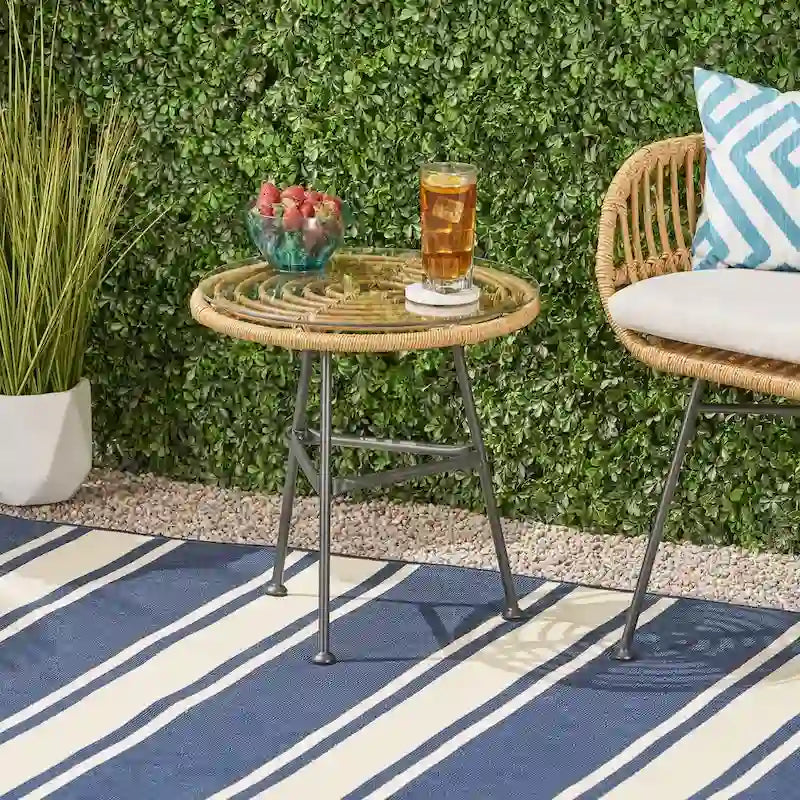 Table d'appoint d'extérieur Orlando en résine tressée imitation rotin avec plateau en verre de Christopher Knight Home