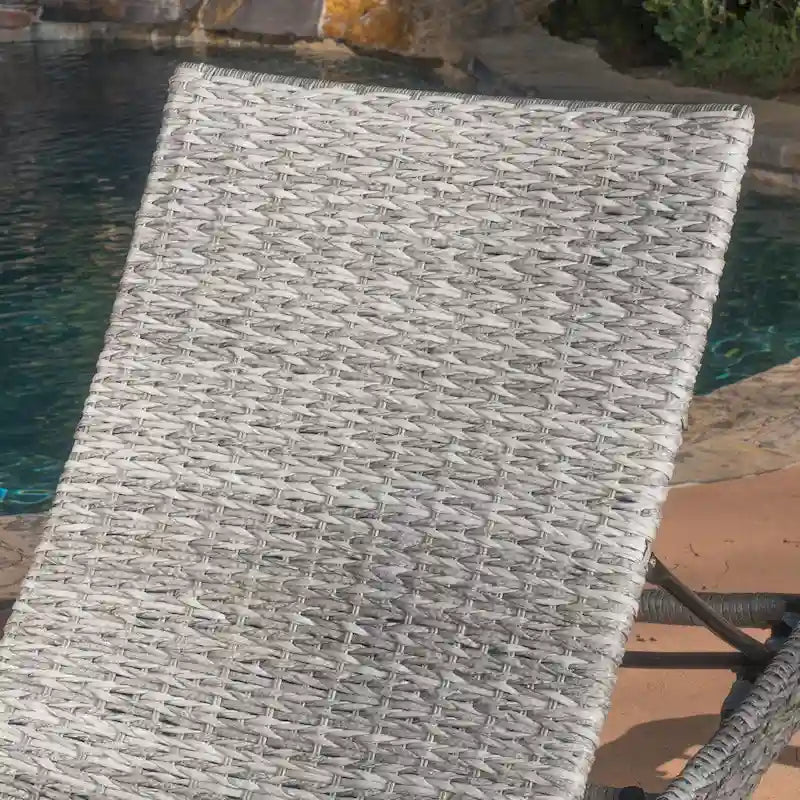 Chaises longues d'extérieur en osier et aluminium Crète (ensemble de 2) par Christopher Knight Home