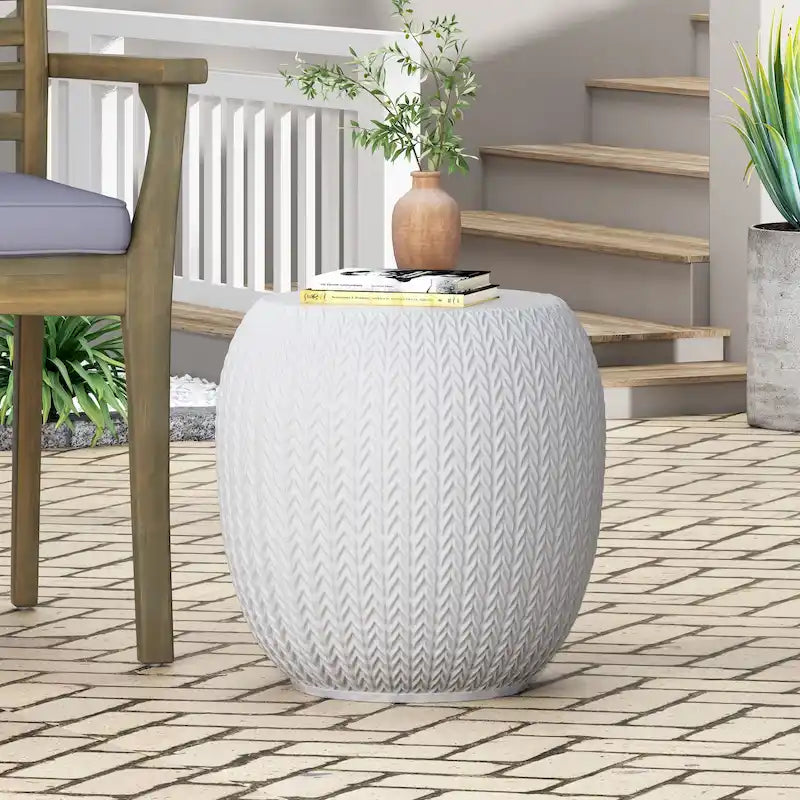 Table d'appoint d'extérieur en béton léger Gerick par Christopher Knight Home