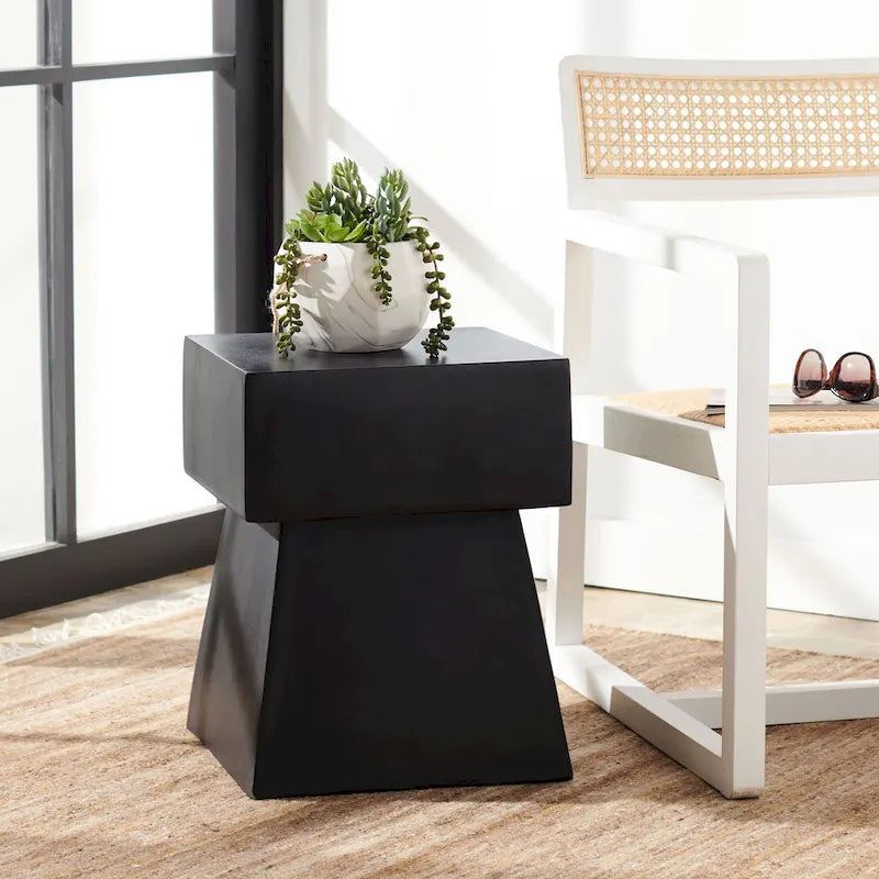 SAFAVIEH Outdoor Rukiye Concrete Indoor/Outdoor Accent Table - 13.7 W x 13.7 L x 18.1 H - 14Wx14Dx18H