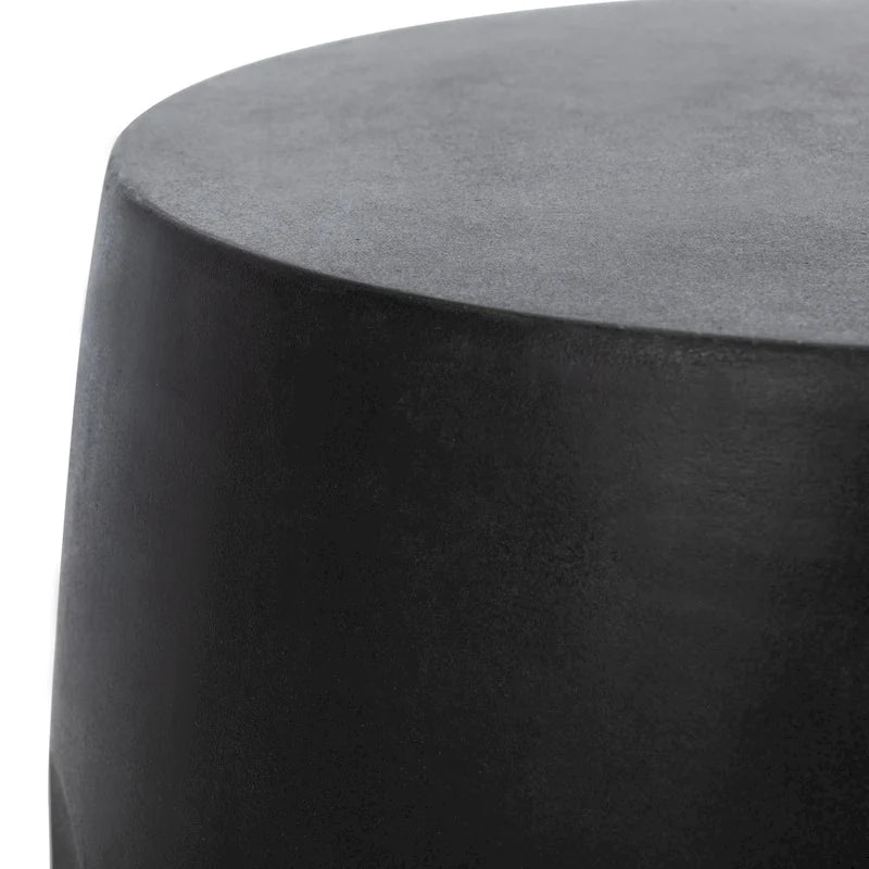 SAFAVIEH Hasmik Table d'appoint ronde moderne en béton noir pour l'intérieur/extérieur - 15,7 l x 15,7 P x 17,7 H - 16Lx16Px18H