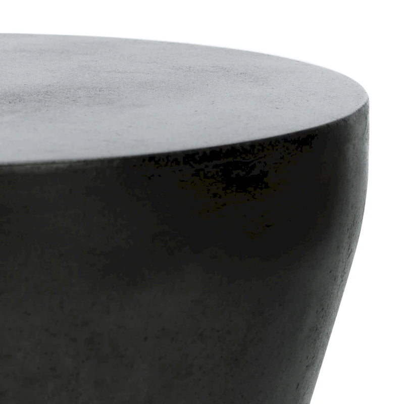 Table d'appoint d'intérieur/extérieur en béton Cheul de SAFAVIEH - 12,2 l x 12,2 L x 17,3 H - 12 L x 12 P x 17 H