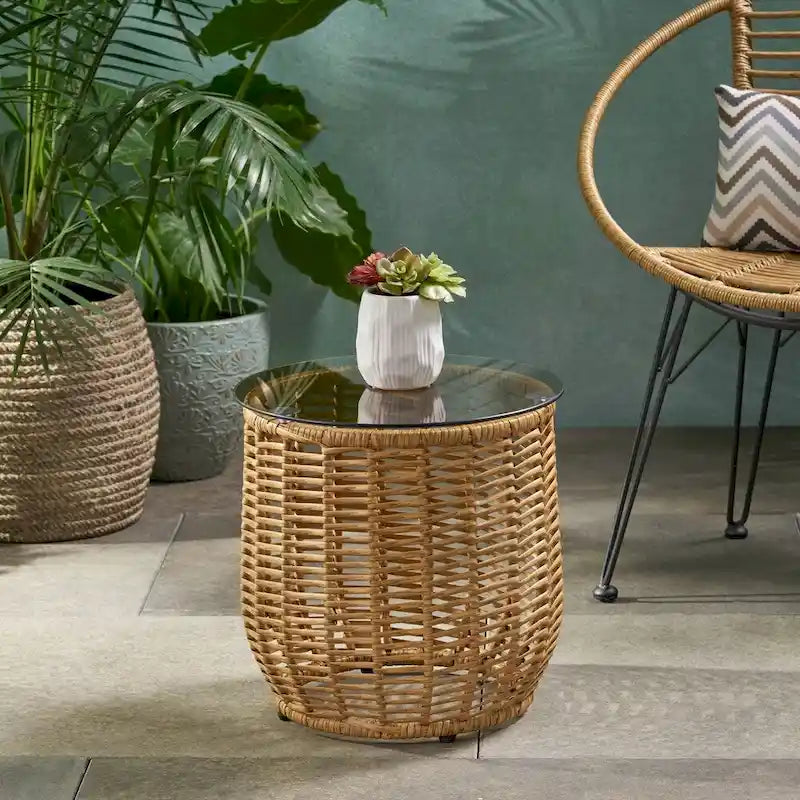 Table d'appoint d'extérieur en osier Boynton avec plateau en verre trempé de Christopher Knight Home - 15,50 l x 15,50 P x 15,50 H