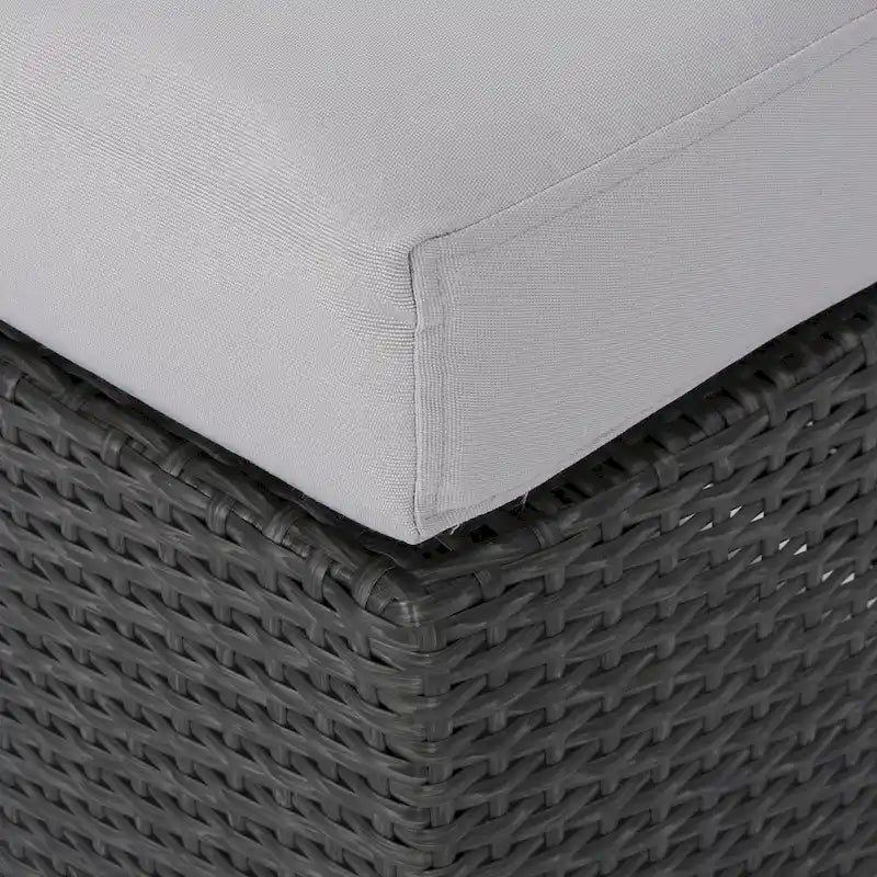 Banc d'extérieur en osier Santa Rosa avec coussin par Christopher Knight Home