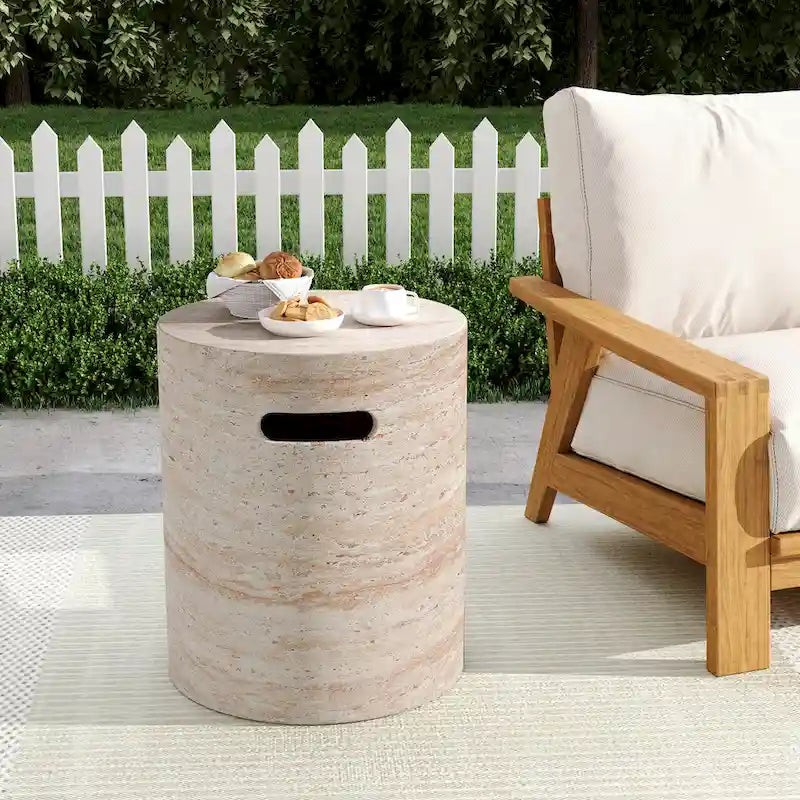 Table d'appoint d'extérieur légère en béton Akin par Christopher Knight Home