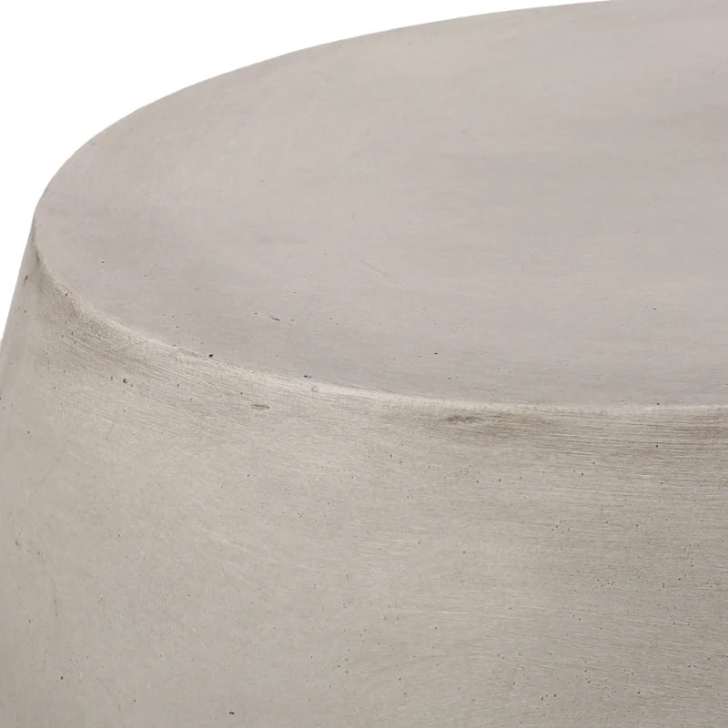 Table d'appoint en béton léger Gatsby de Christopher Knight Home
