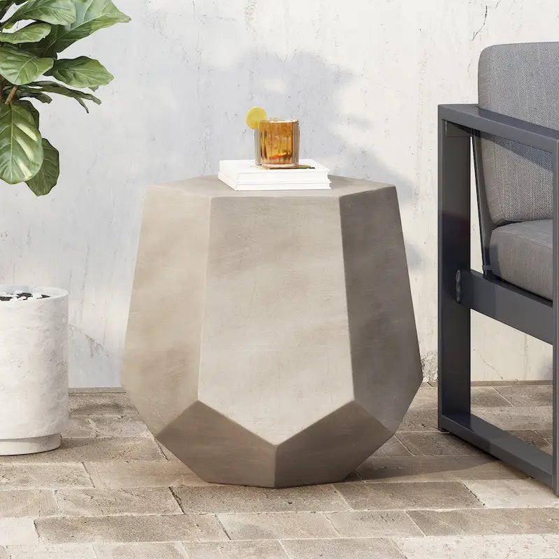 Table d'appoint en béton léger Felix par Christopher Knight Home