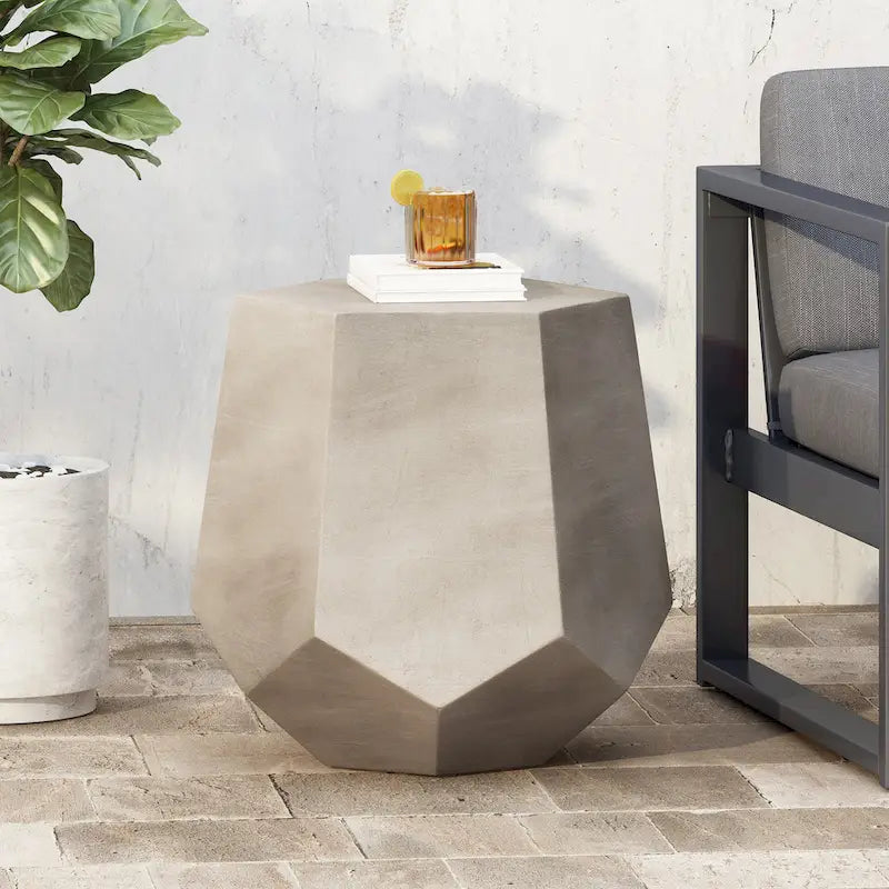 Table d'appoint en béton léger Felix par Christopher Knight Home