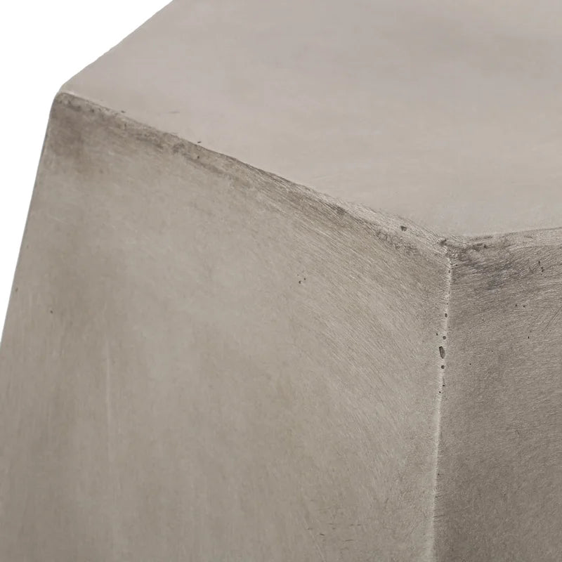 Table d'appoint en béton léger Felix par Christopher Knight Home