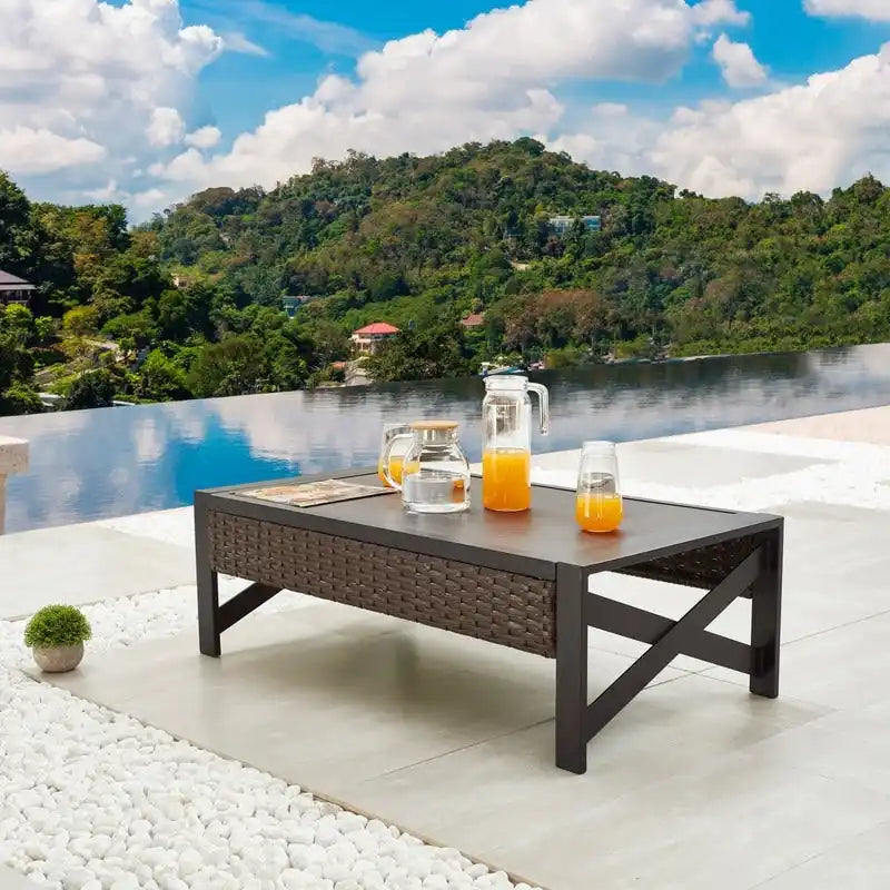 Table basse de la collection Patio Festival Outdoor X-Arm