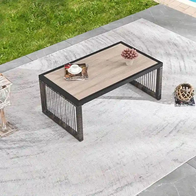 Table basse de patio en osier et métal