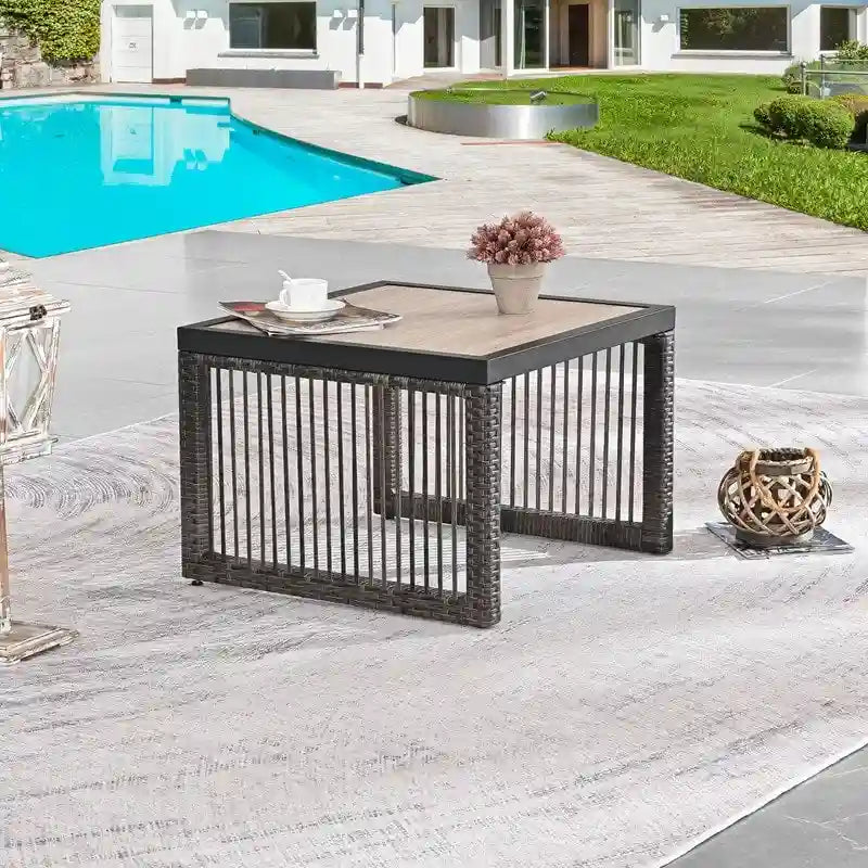 Table basse de patio en osier et métal