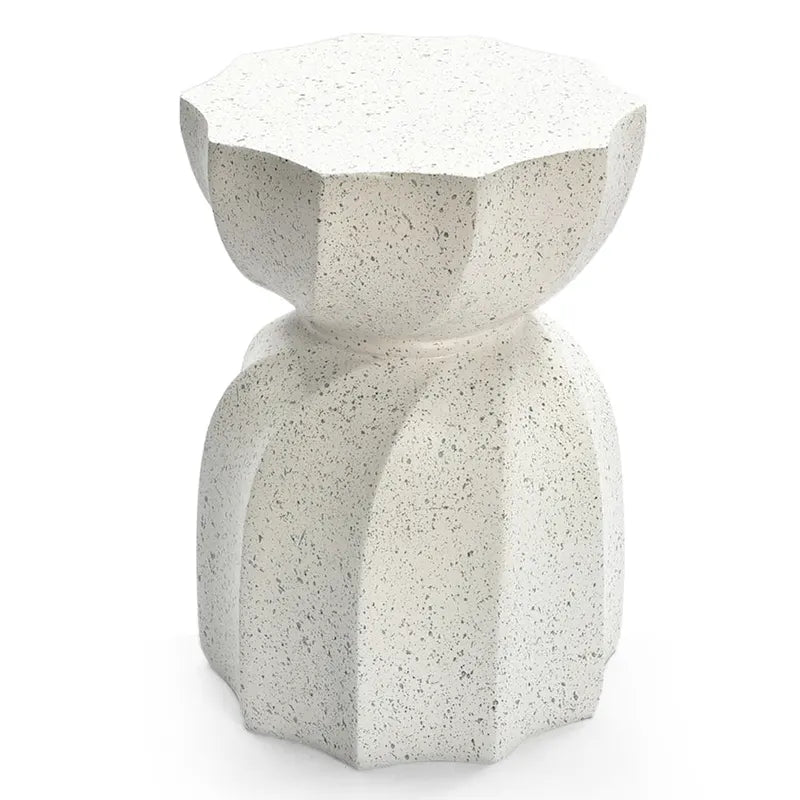 Table d'appoint et de bout ronde en ciment Hourglass, pour l'intérieur et l'extérieur