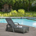 Chaise longue de jardin individuelle Outsunny en osier avec coussins, transat d'extérieur en rotin PE sur roues avec dossier réglable en hauteur