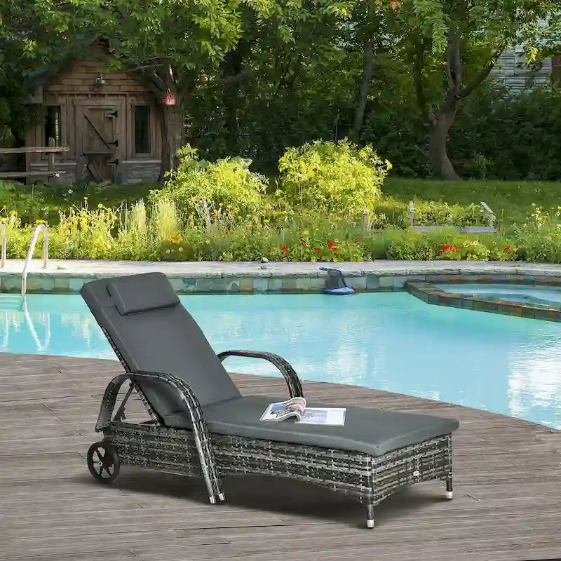 Chaise longue de jardin individuelle Outsunny en osier avec coussins, transat d'extérieur en rotin PE sur roues avec dossier réglable en hauteur