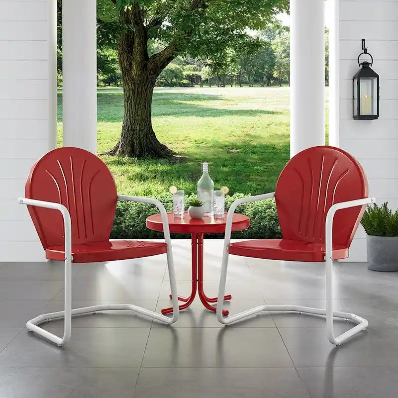 Ensemble de conversation extérieur 3 pièces en métal Crosley Griffith – Deux chaises au fini rouge avec table d'appoint au fini blanc