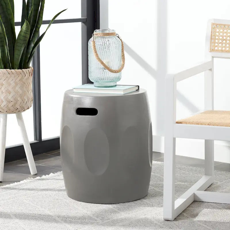 SAFAVIEH Hasmik Concrete Indoor/ Outdoor Accent Table - 15.7x15.7x17.7 - 16Wx16Dx18H