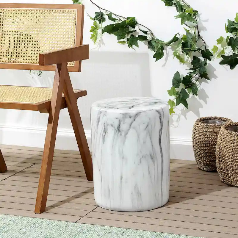 Table d'appoint colonne Luke 16 par JONATHAN Y, motif marbre synthétique minimaliste moderne, pour l'intérieur et l'extérieur