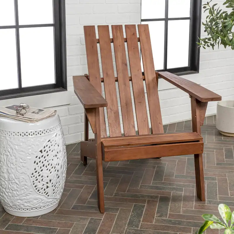 Chaise Adirondack moderne d'extérieur en bois d'acacia Westport, par JONATHAN Y