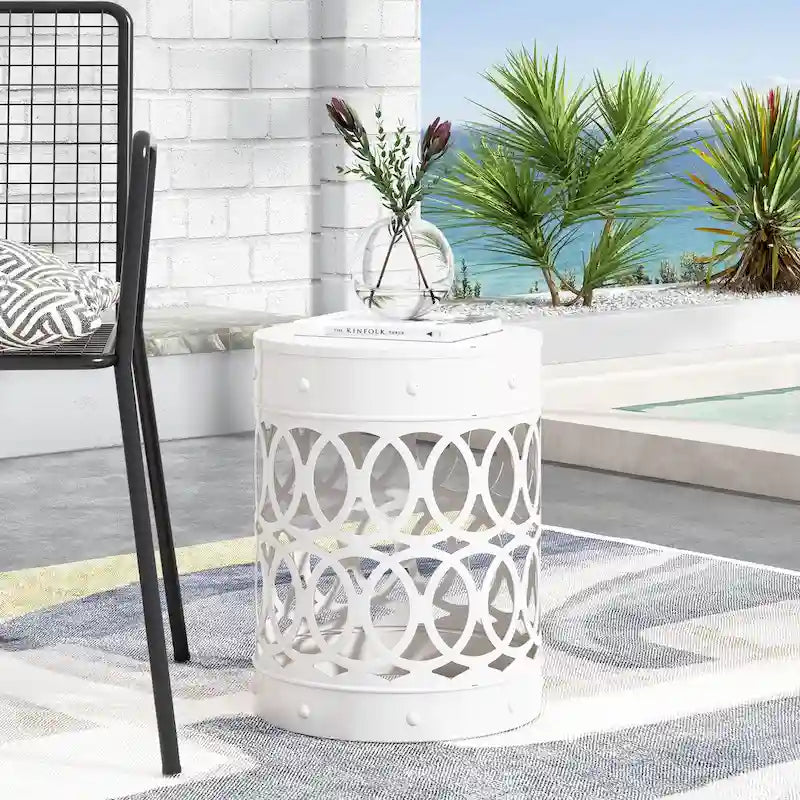 Table d'appoint en métal de style ajouré en fer forgé pour l'extérieur, par Christopher Knight Home
